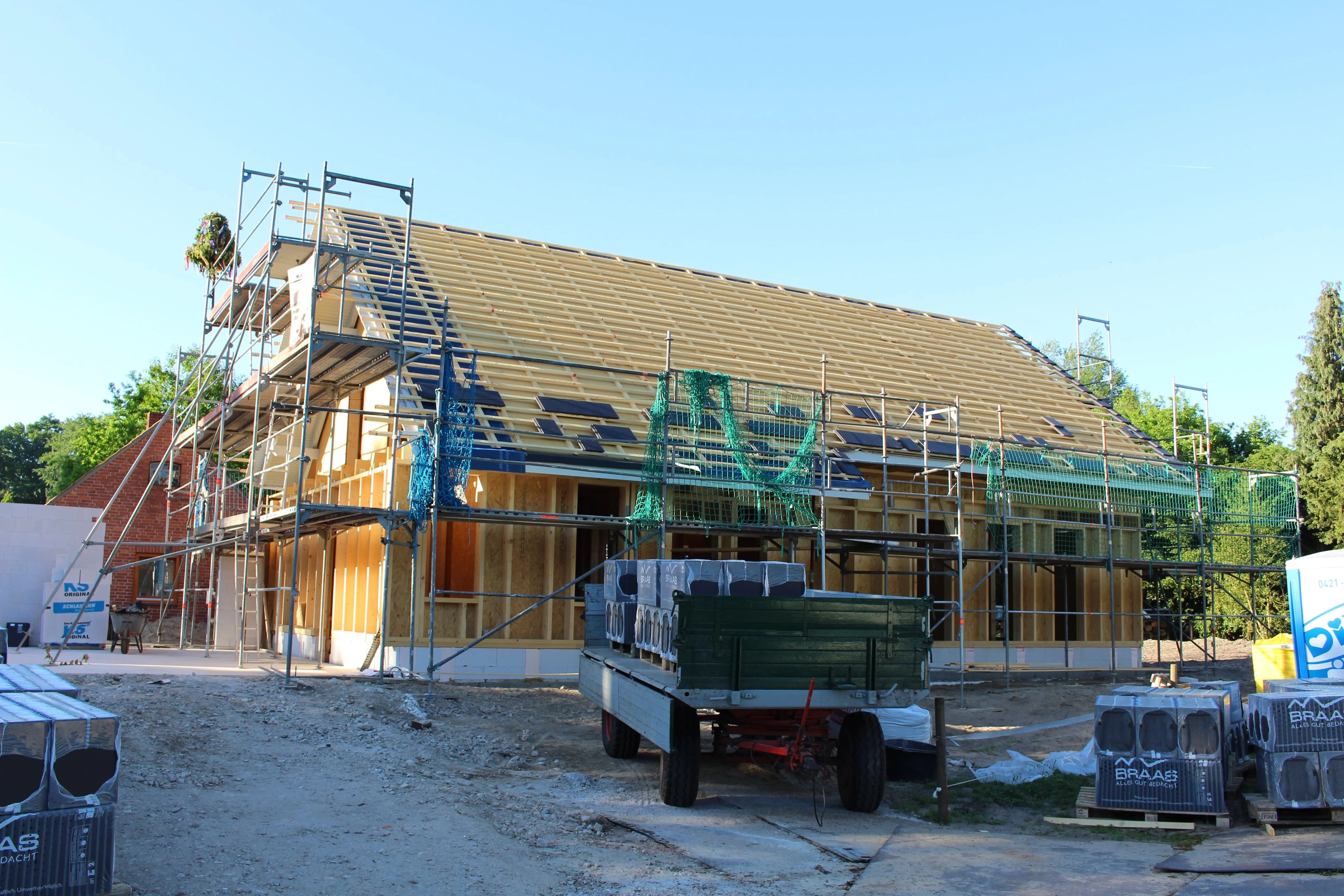 Neubau Holzrahmenbauweise mit hinterlüfteter Verblendfassade - Bild 4